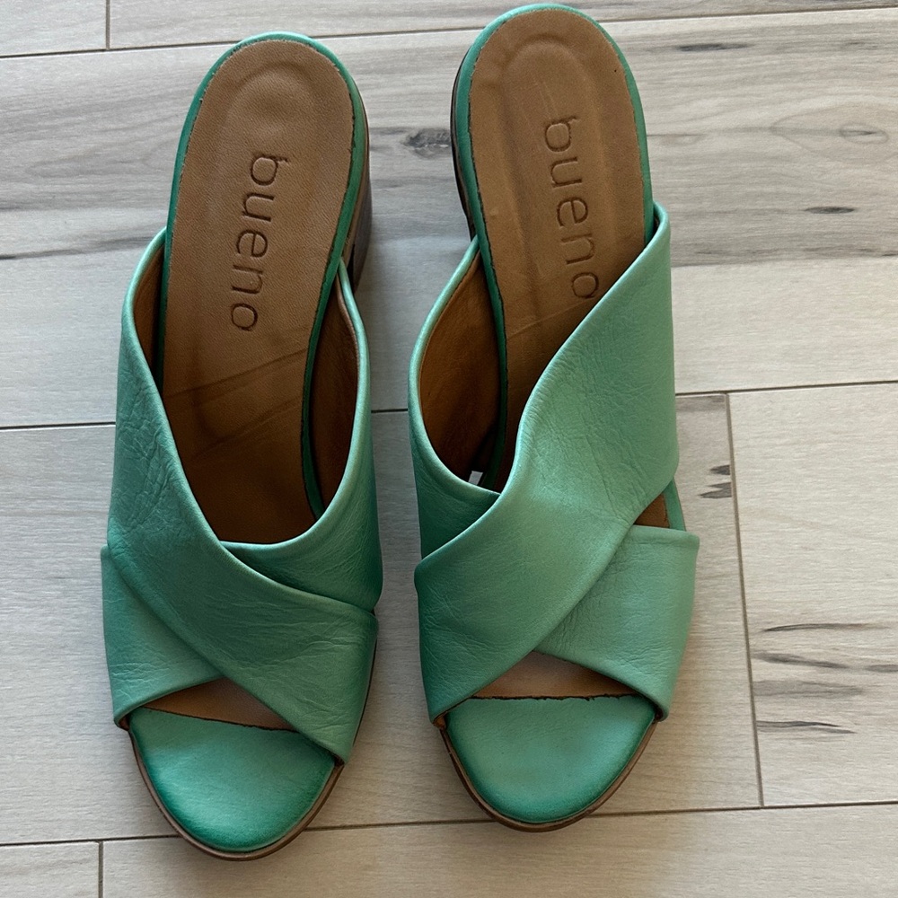 Bueno Women's Mint Green Leather Mules